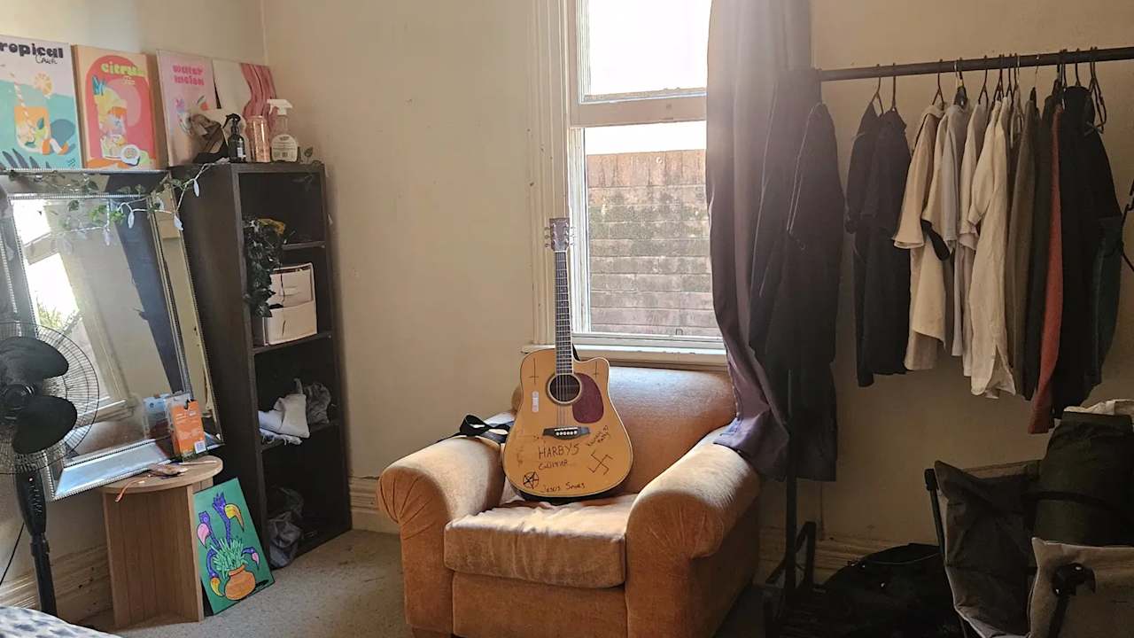 Furnished room in a share house