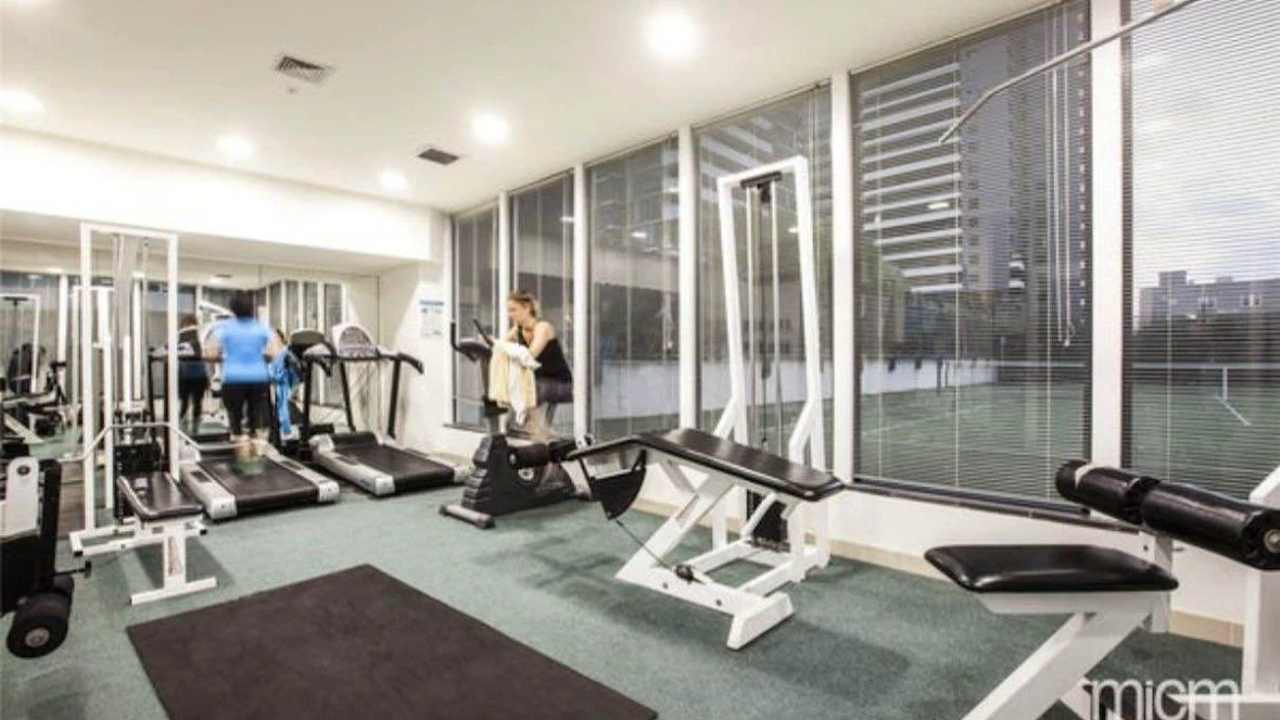 Furnished room with ensuite in a flatshare