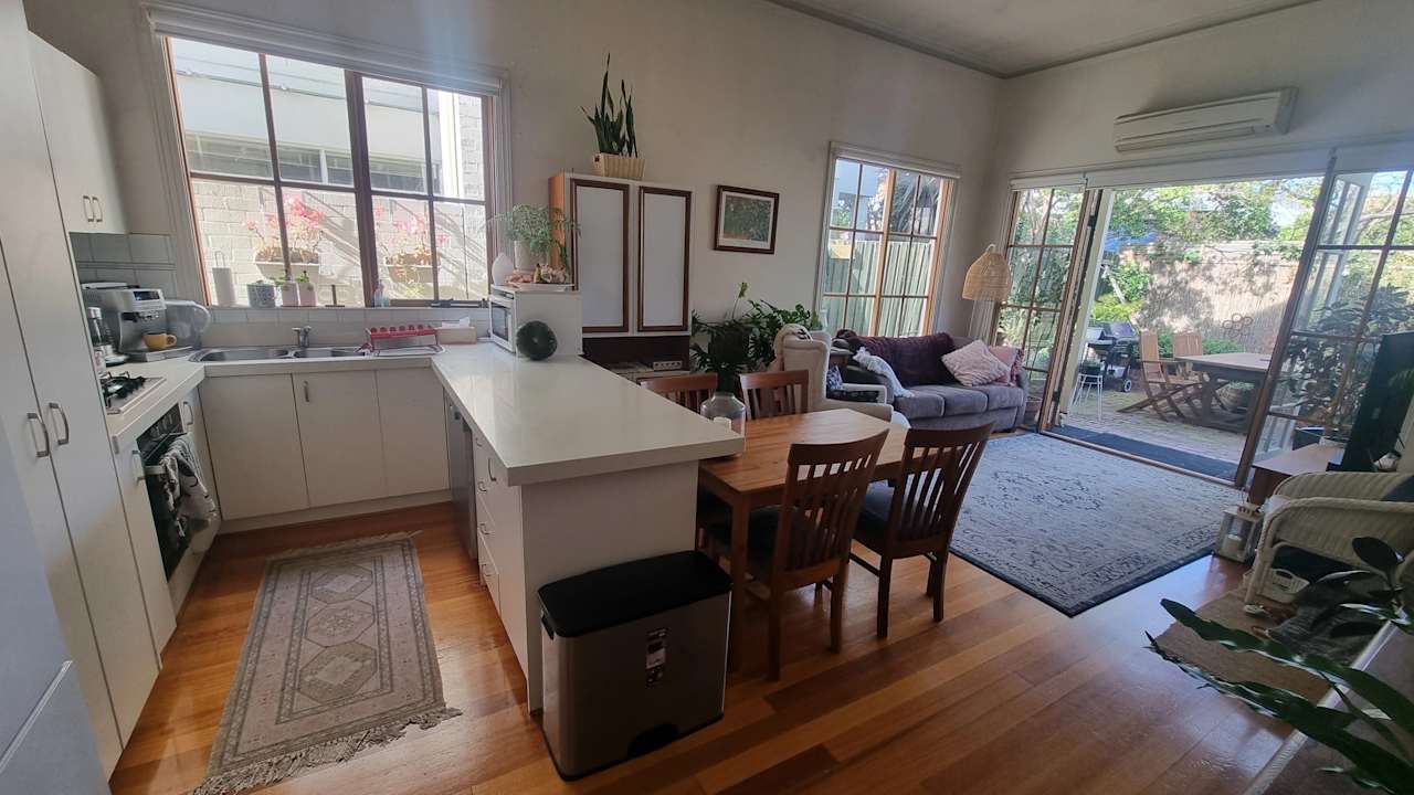 Furnished room in a share house