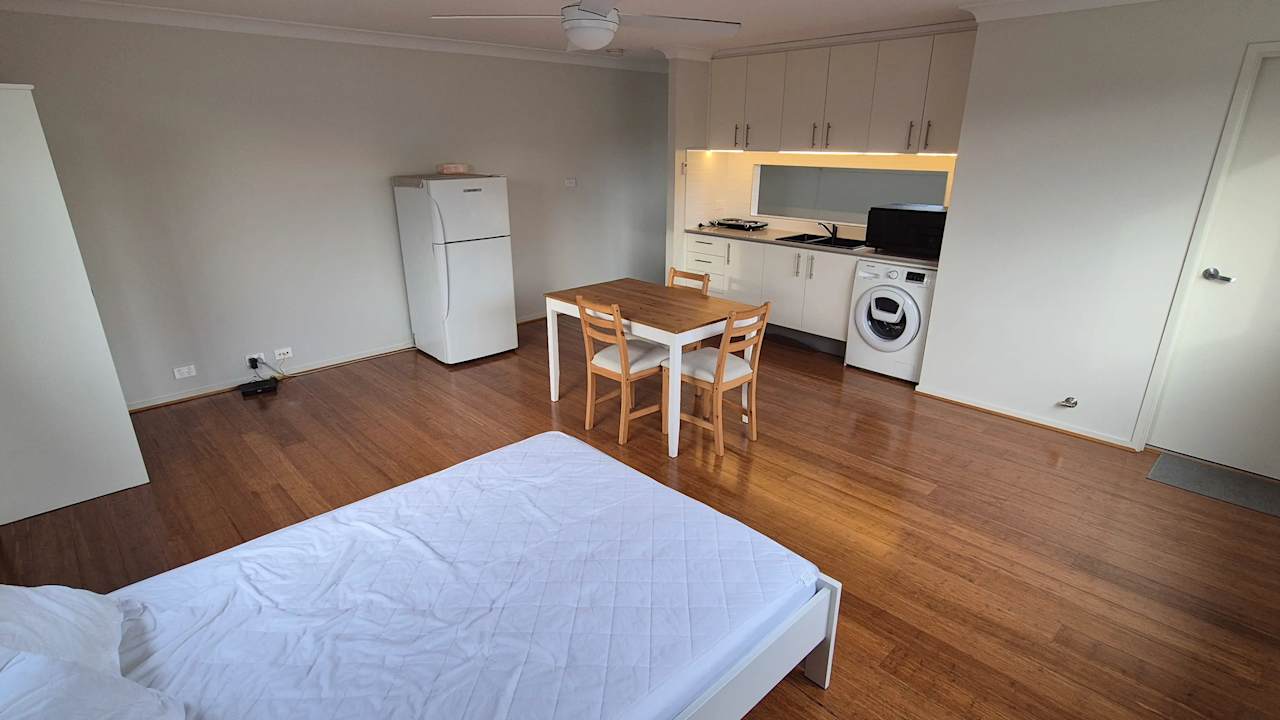 Room studio flat for rent