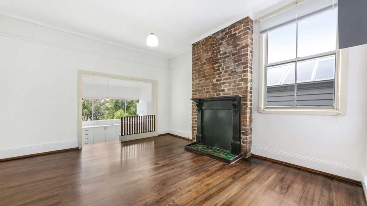 Unfurnished room in a flatshare