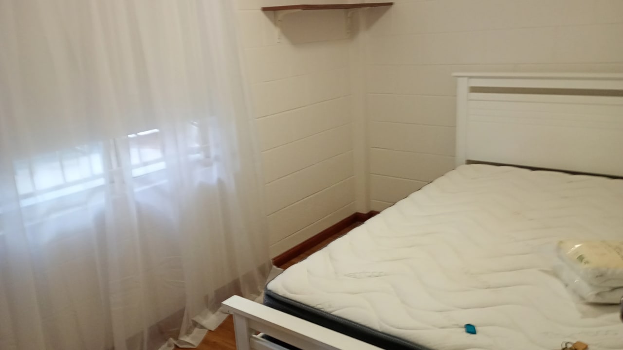 Room in a share house