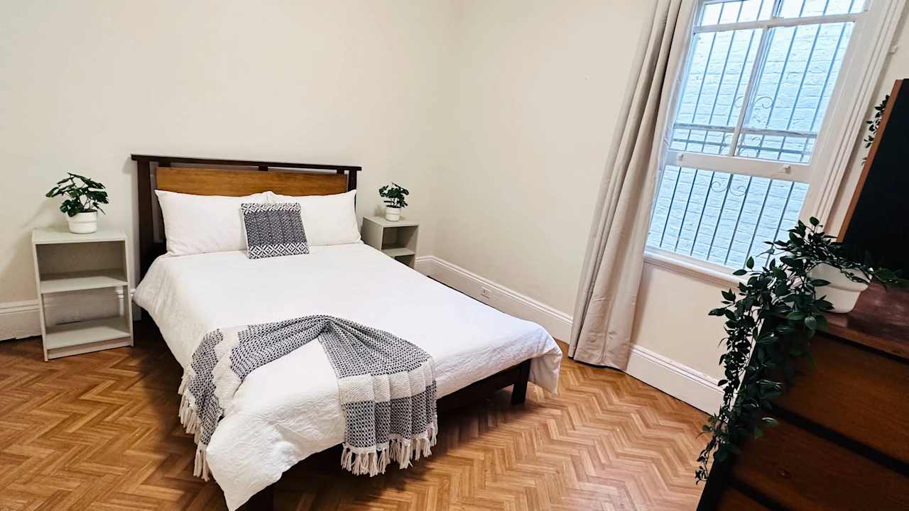 Furnished room in a flatshare