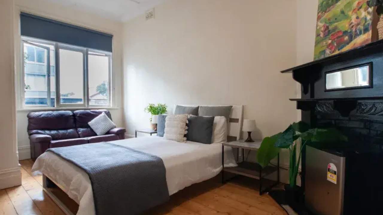 Furnished room in a share house