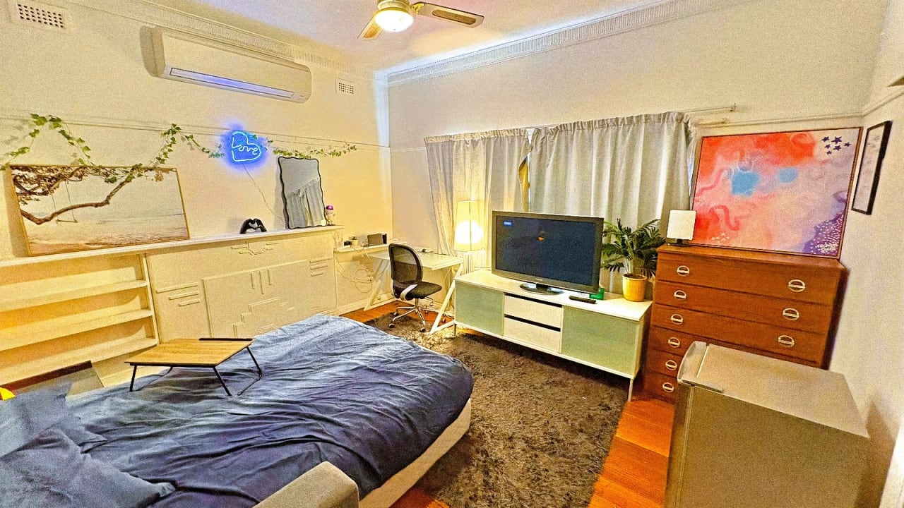 Furnished room in a share house