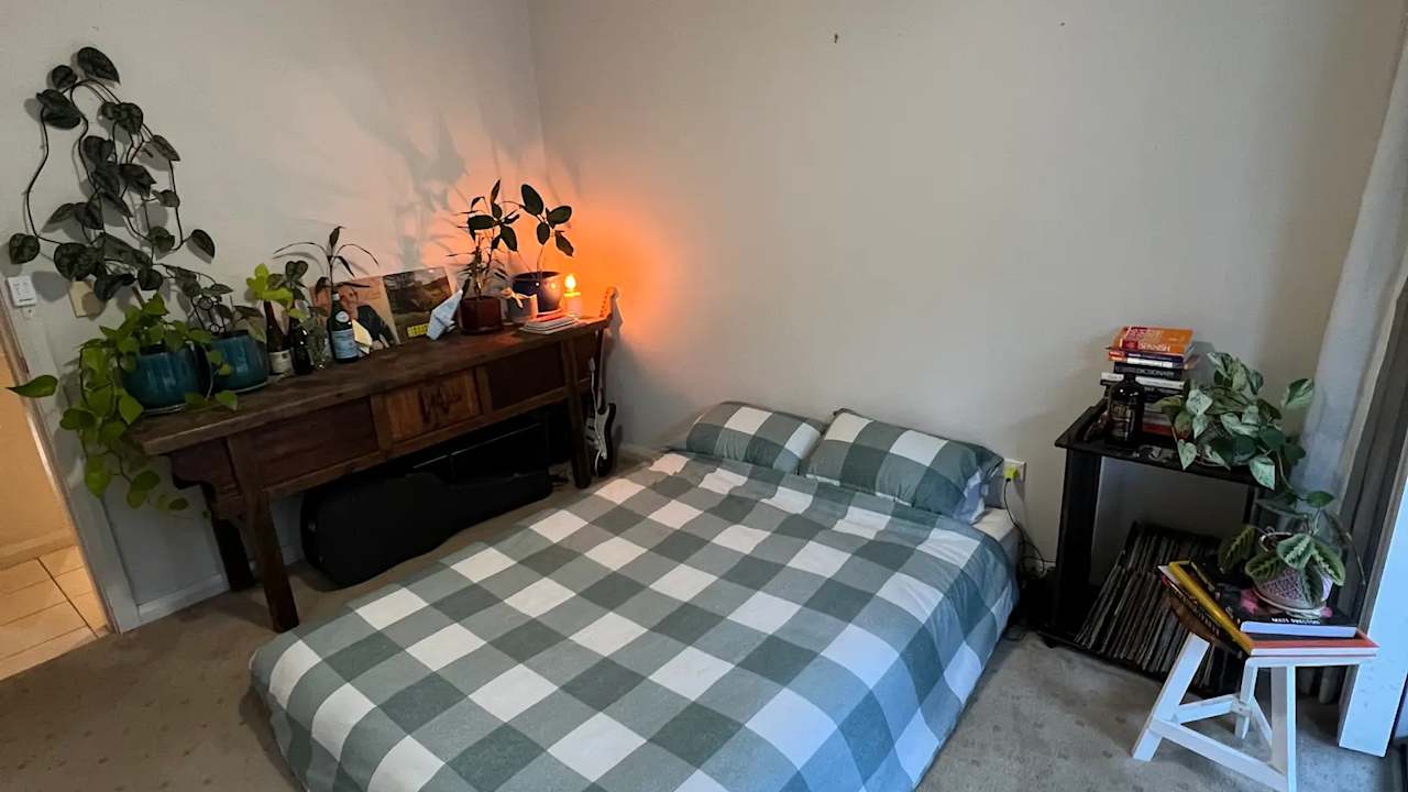 Unfurnished room in a flatshare