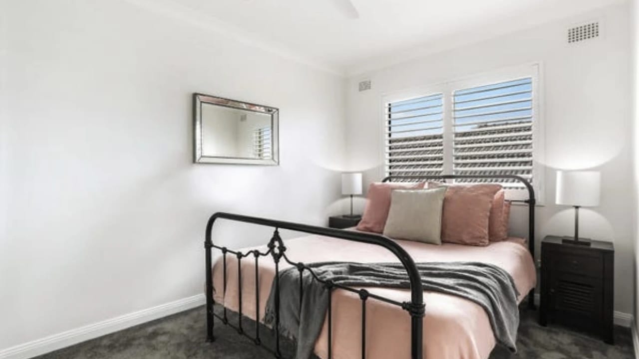 Furnished room in a flatshare