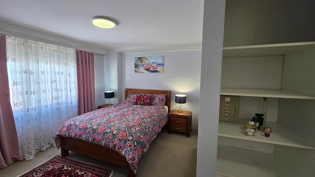 Furnished room with ensuite in a flatshare