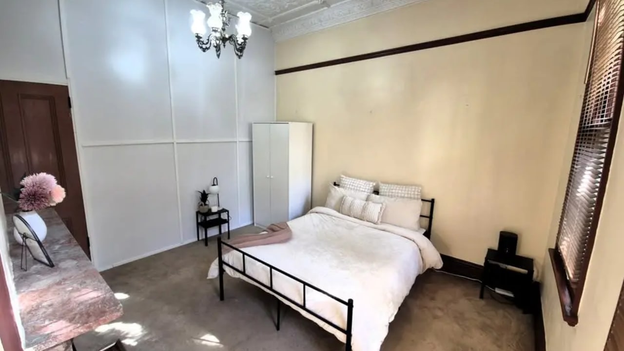 Furnished room in a share house