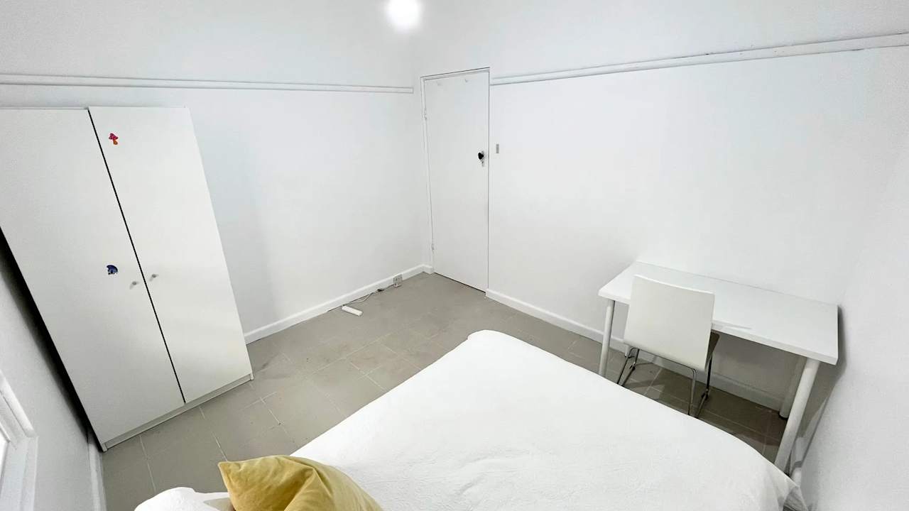 Room in a share house