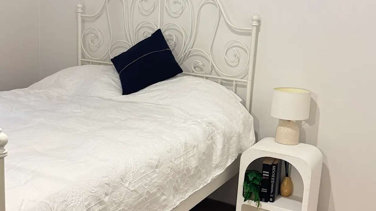 Room in a share house