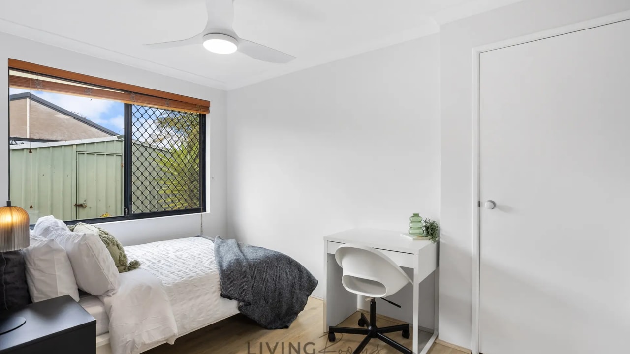 Furnished room in a share house