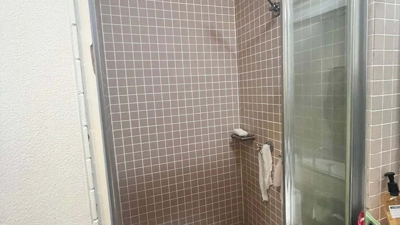 Furnished room with ensuite in a flatshare