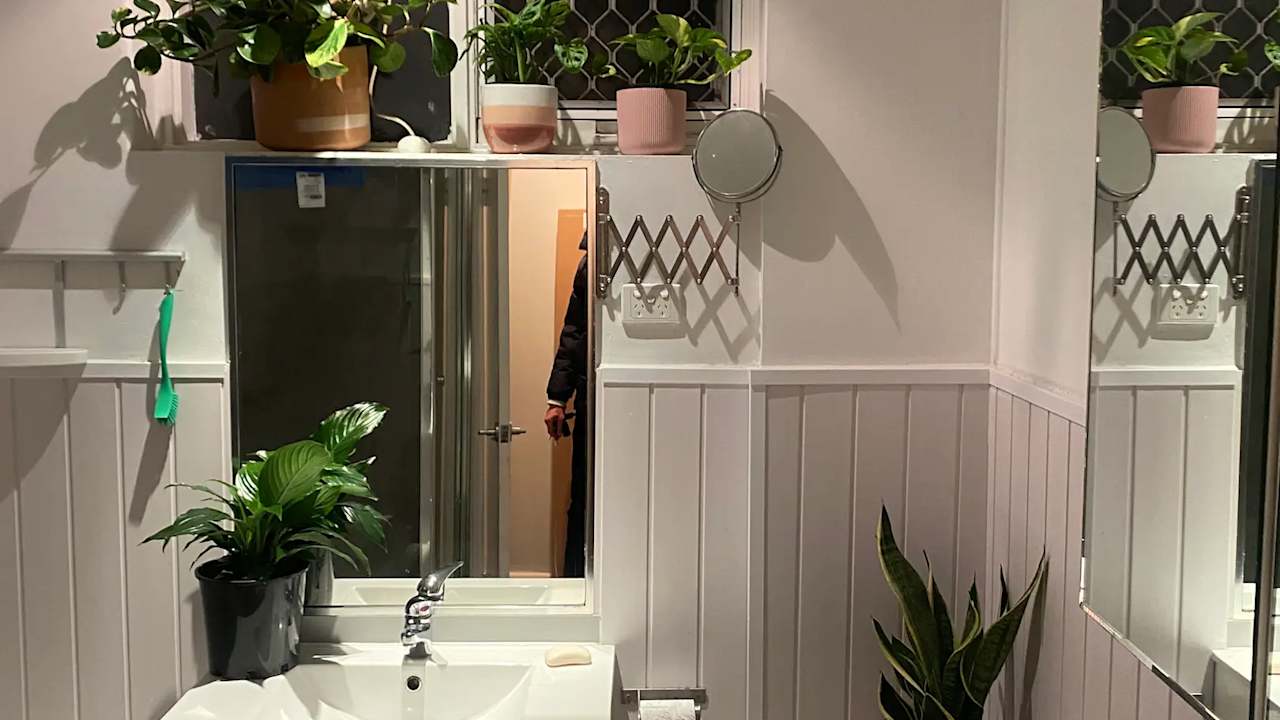 Furnished room in a flatshare
