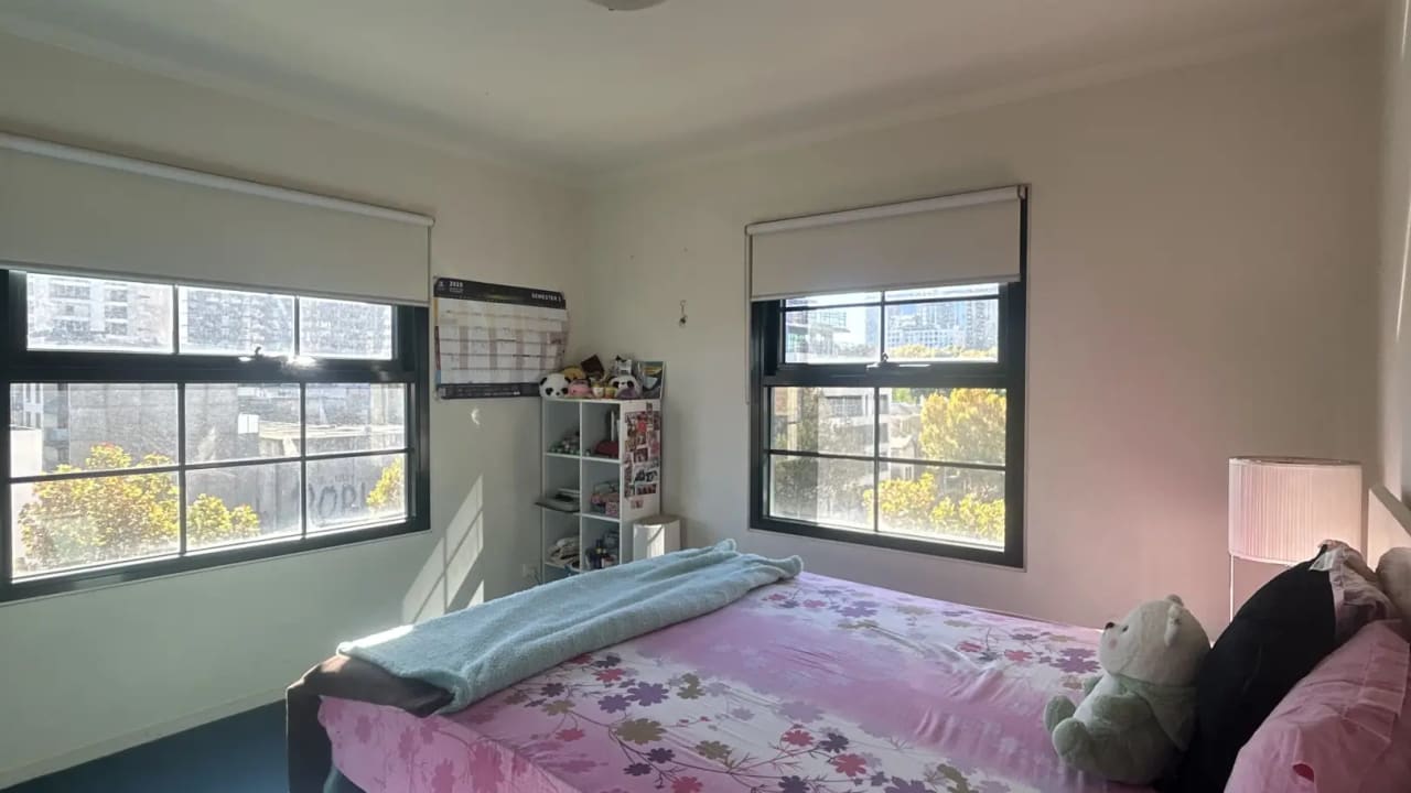 Furnished room in a flatshare