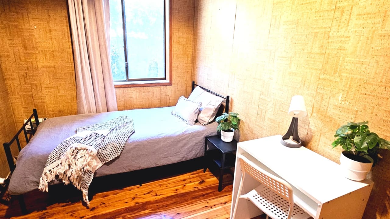 Furnished room in a flatshare