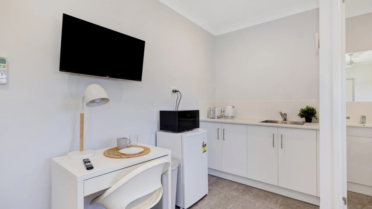 Furnished room with own bathroom