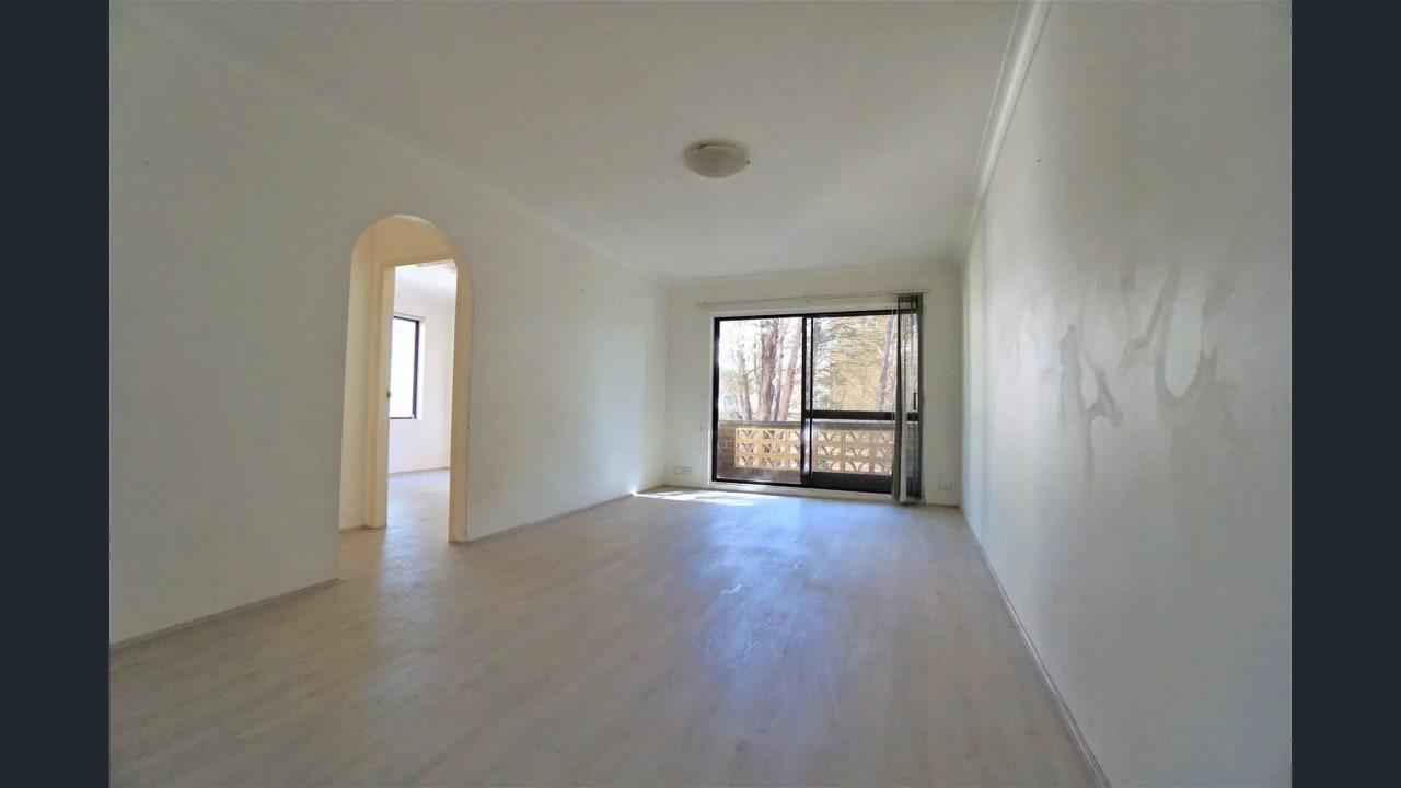 Unfurnished room in a flatshare