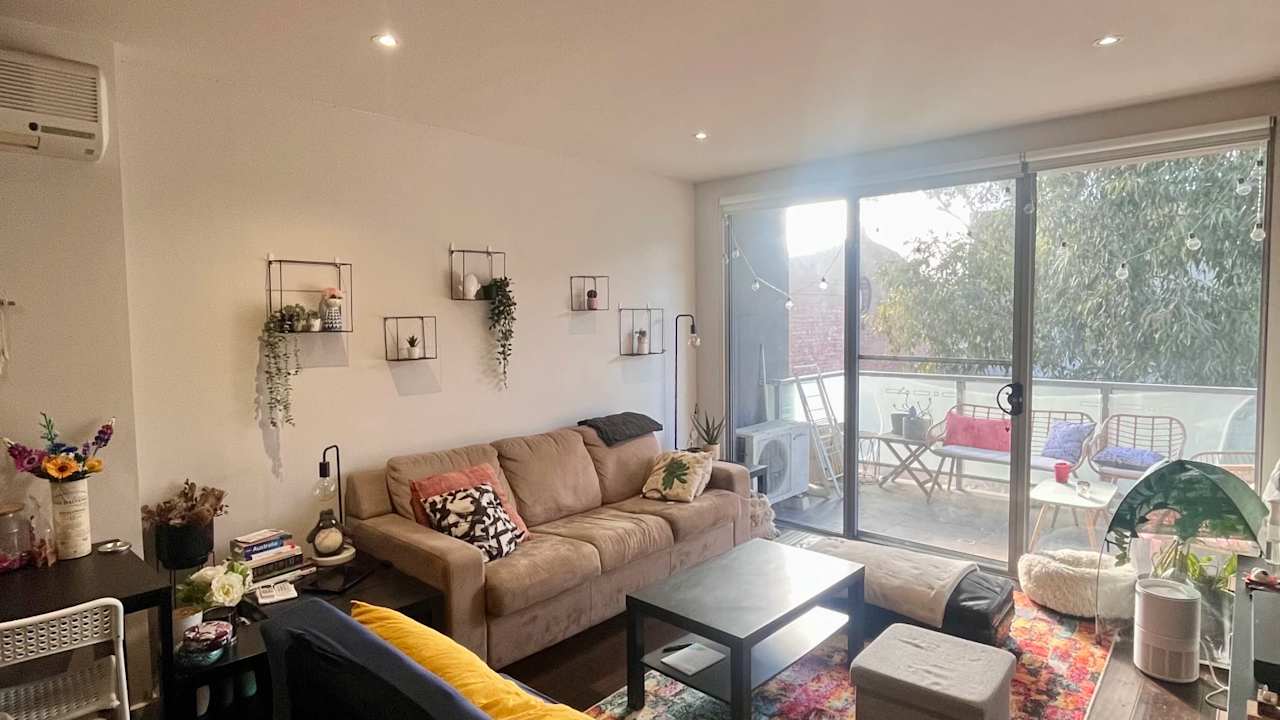 Furnished room with ensuite in a flatshare