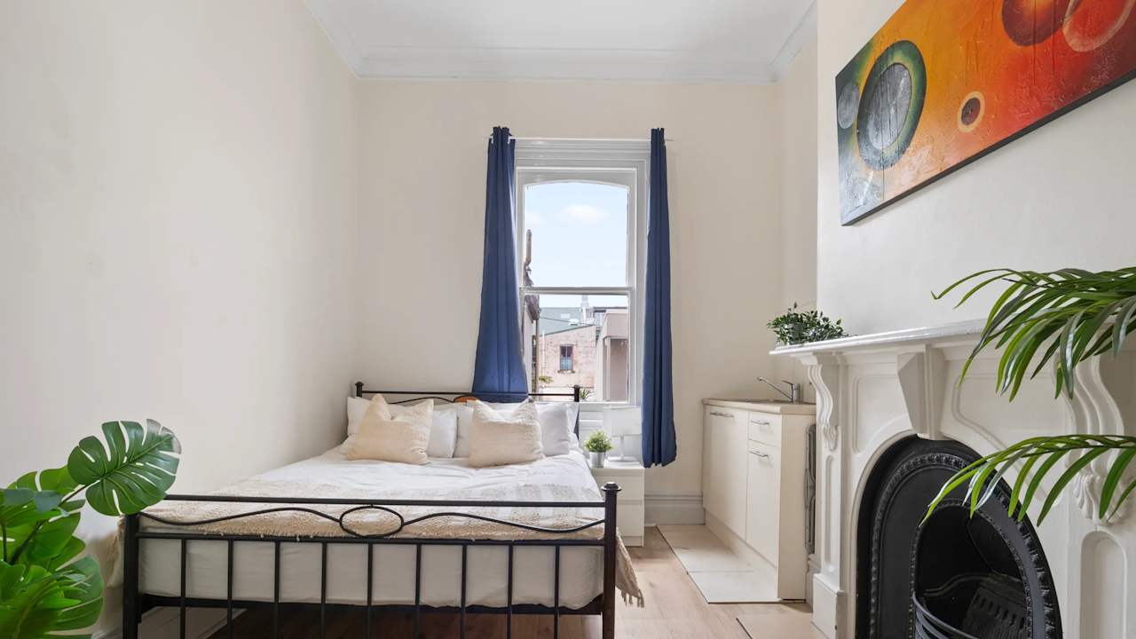 Furnished room in a share house