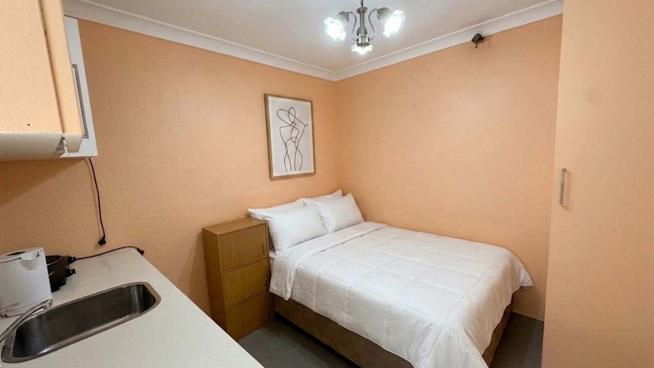 Furnished room with own bathroom