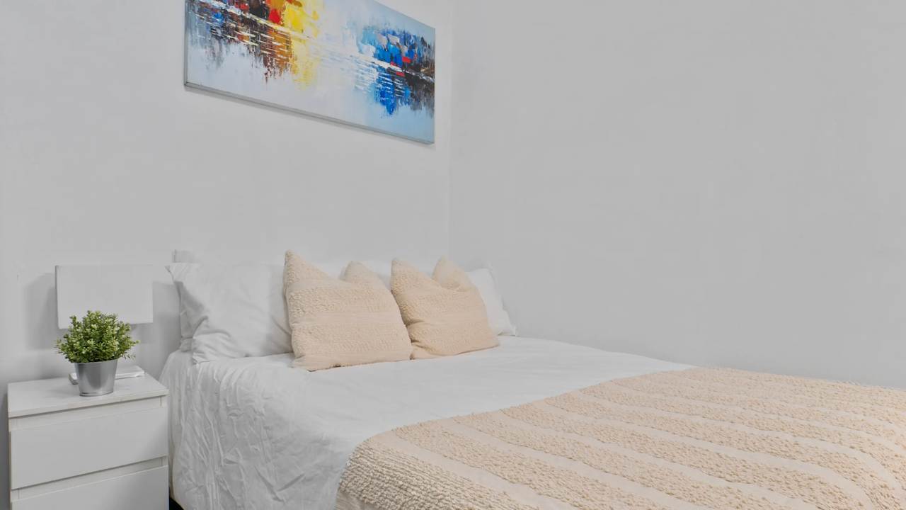 Furnished room in a flatshare