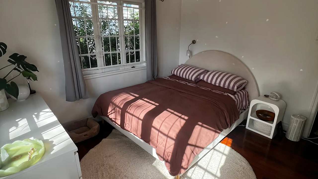 Unfurnished room in a flatshare