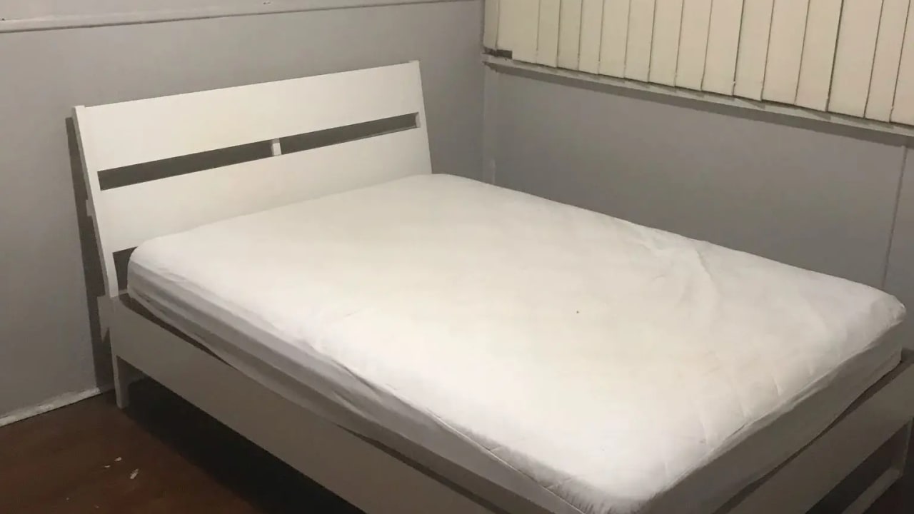 Room in a share house