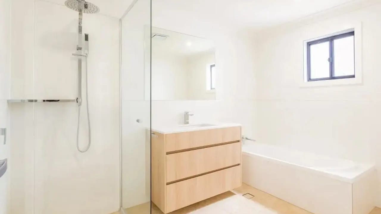 Furnished room with own bathroom