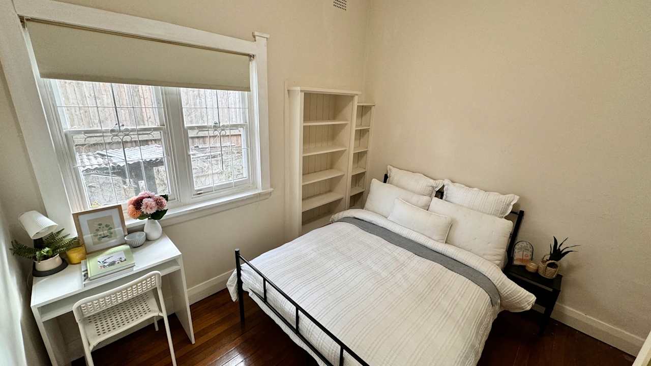 Furnished room in a share house