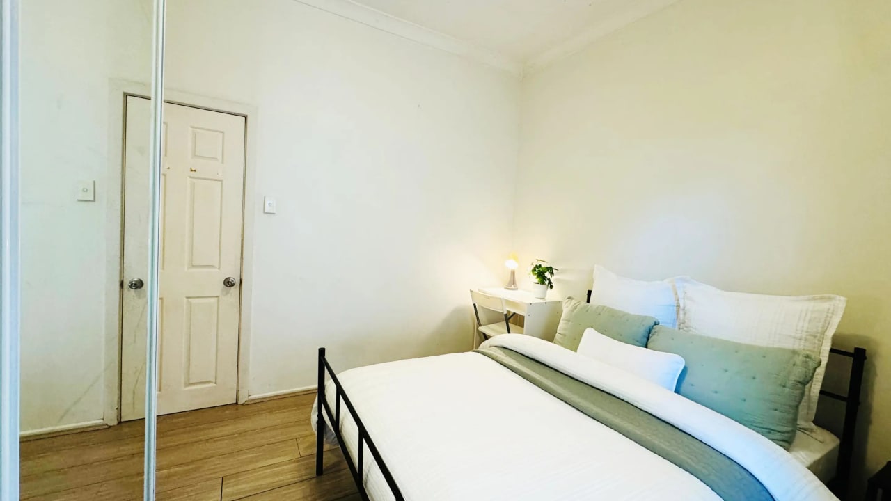 Furnished room in a share house