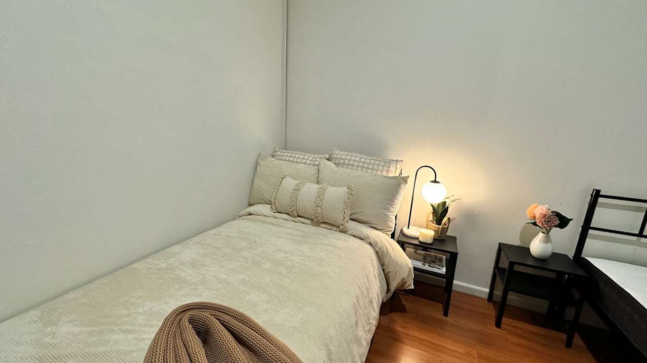 Furnished room in a share house