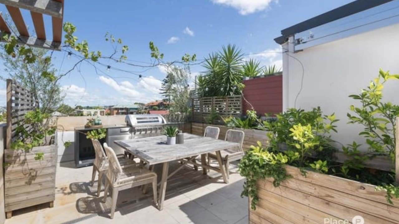 Unfurnished room with own bathroom