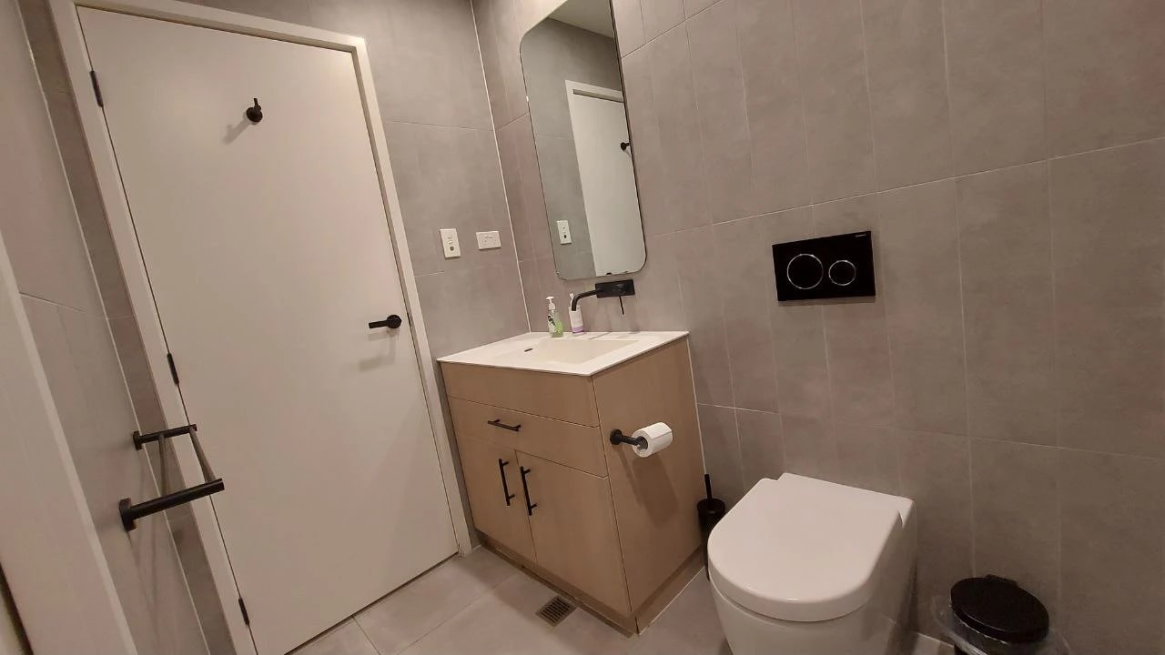 Furnished room with ensuite in a flatshare