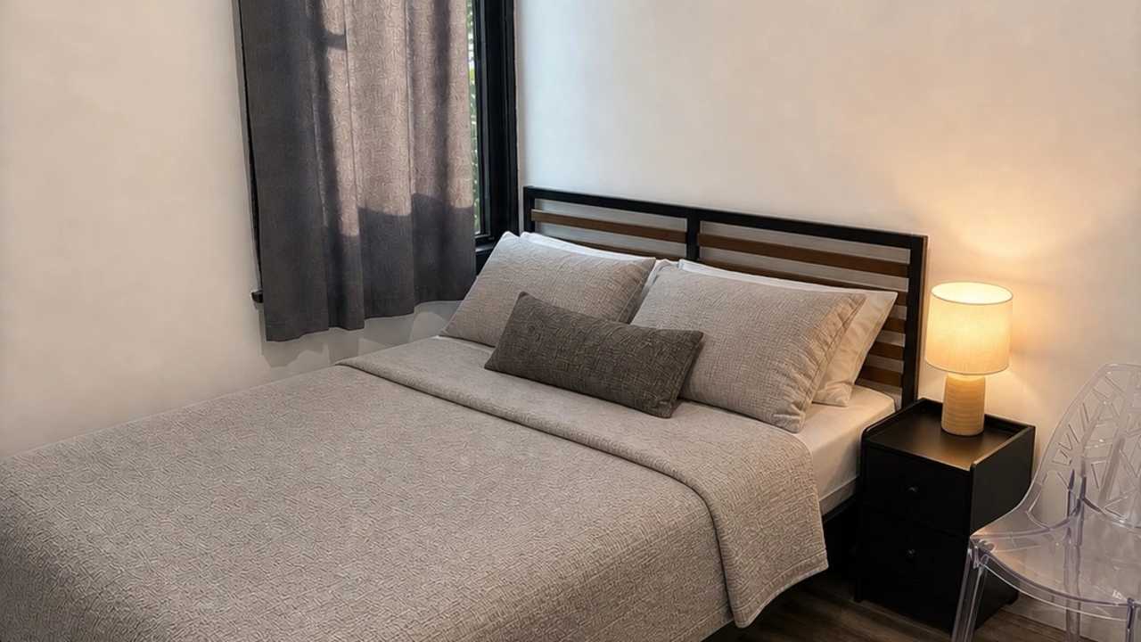 Furnished room in a share house