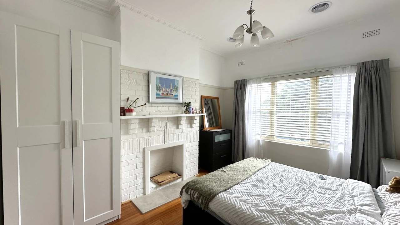 Furnished room in a flatshare