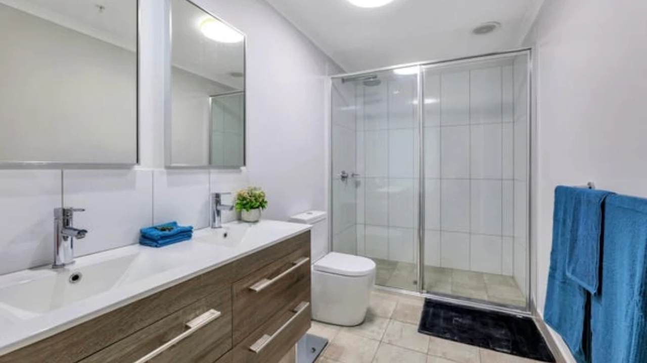 Whole property with 2 rooms for rent