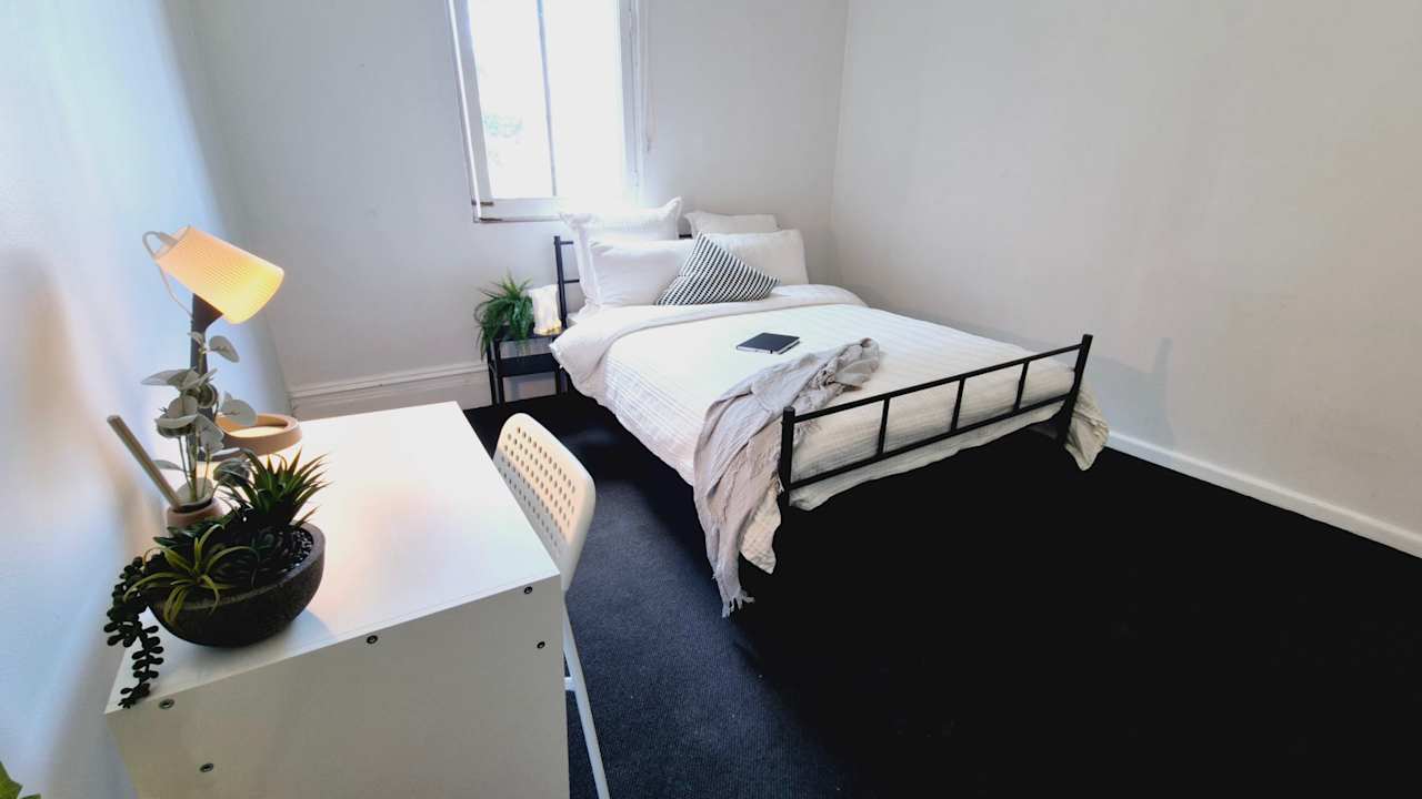 Furnished room in a flatshare