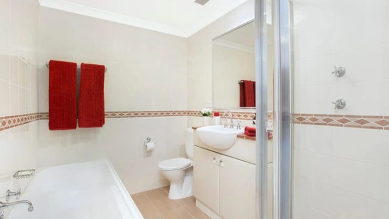 Unfurnished room in a flatshare