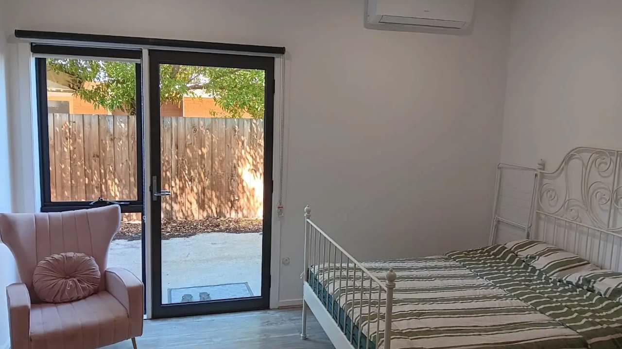 Furnished room with ensuite in a flatshare