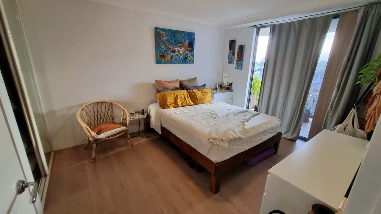 Furnished room with ensuite in a flatshare