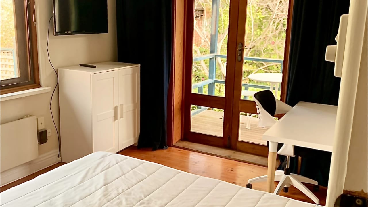 Furnished room in a share house