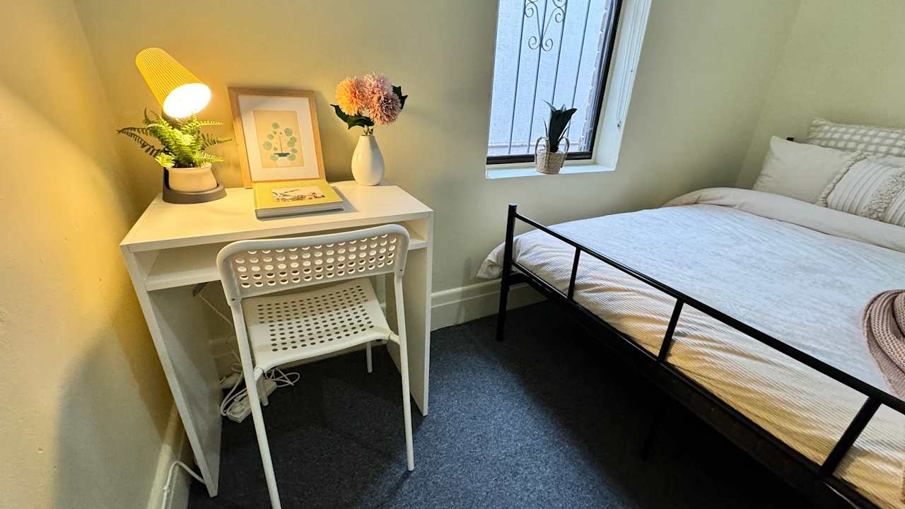 Furnished room in a share house