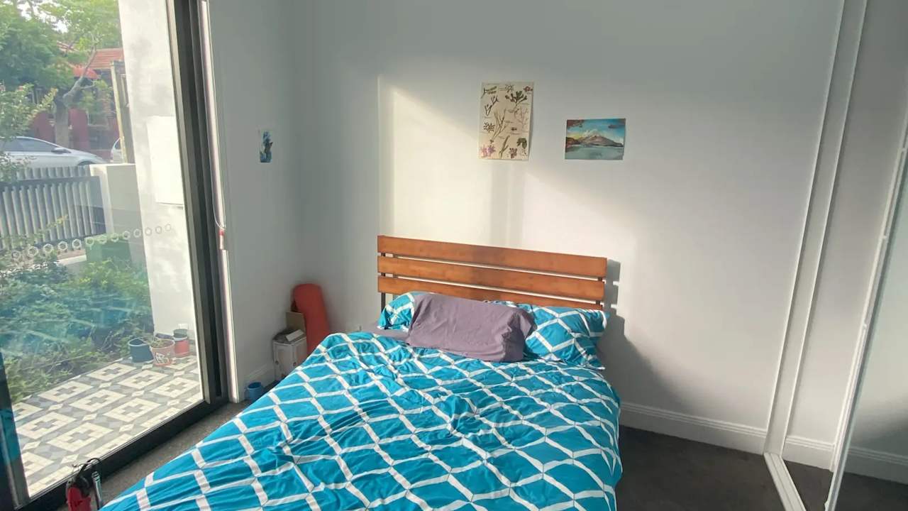 Room in a share house