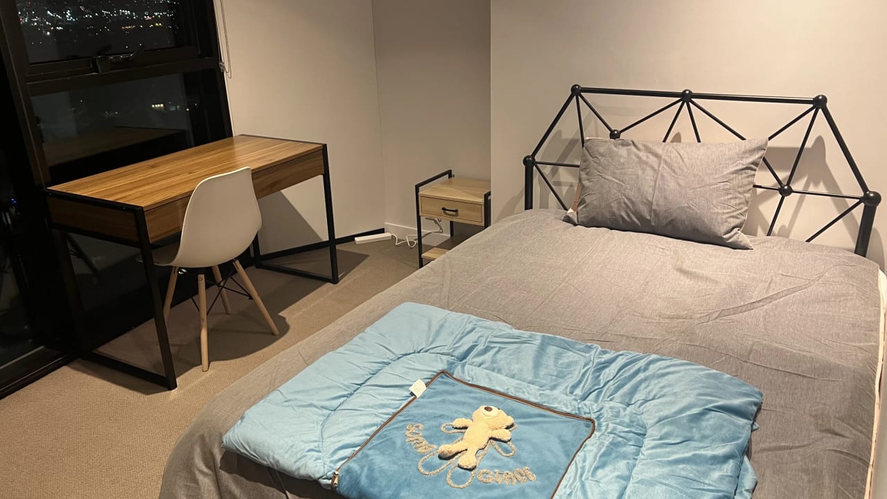 Furnished room in a flatshare