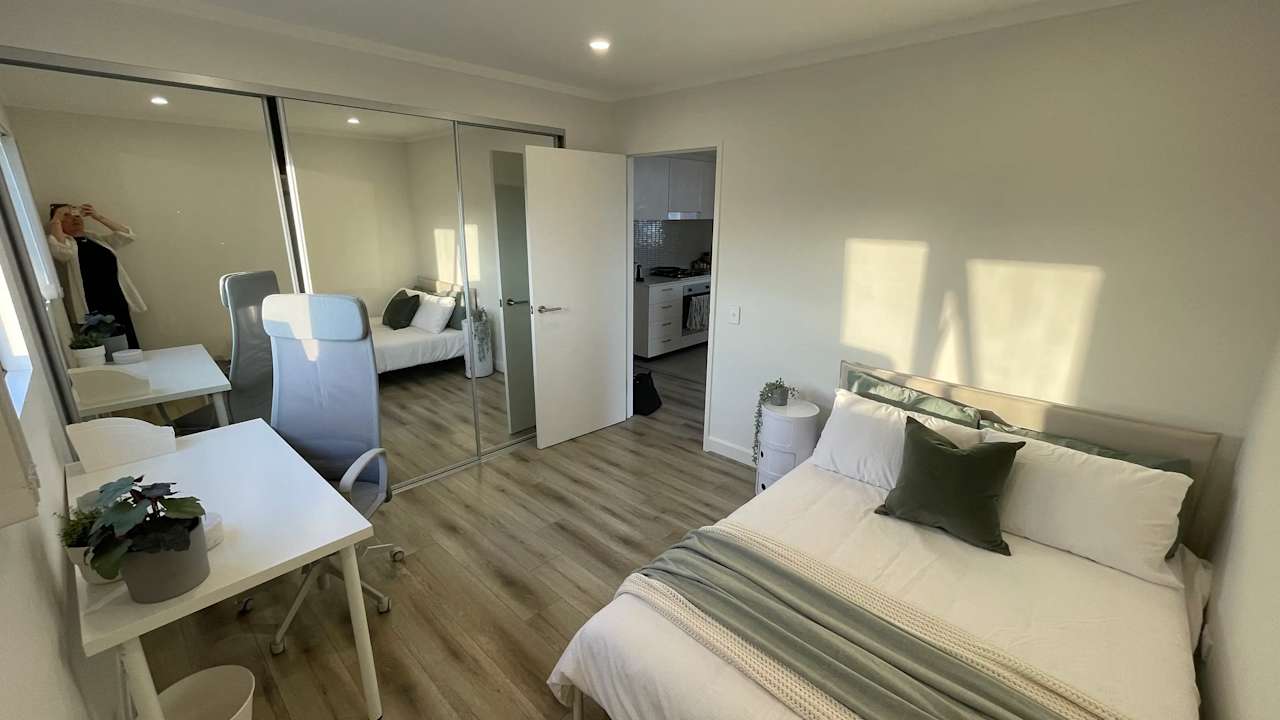 Furnished room in a flatshare