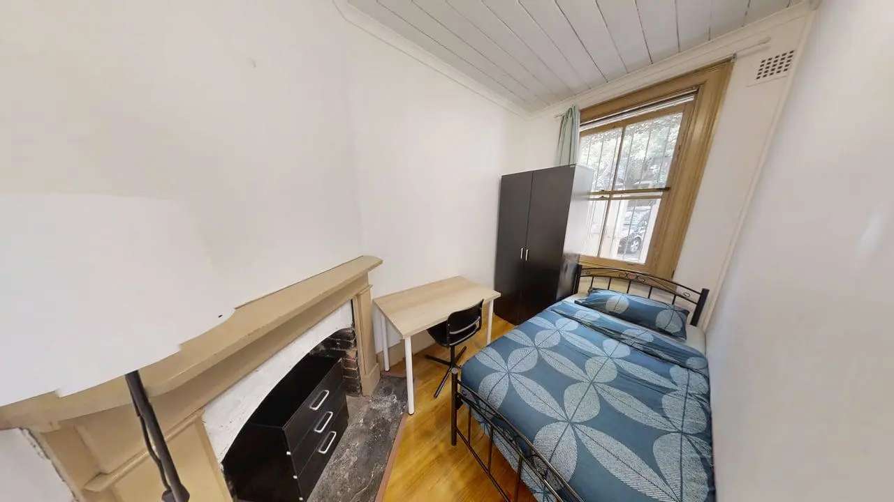 Furnished room in a flatshare