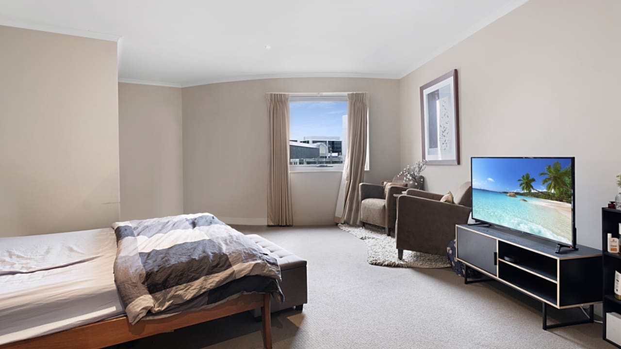 Furnished room in a flatshare