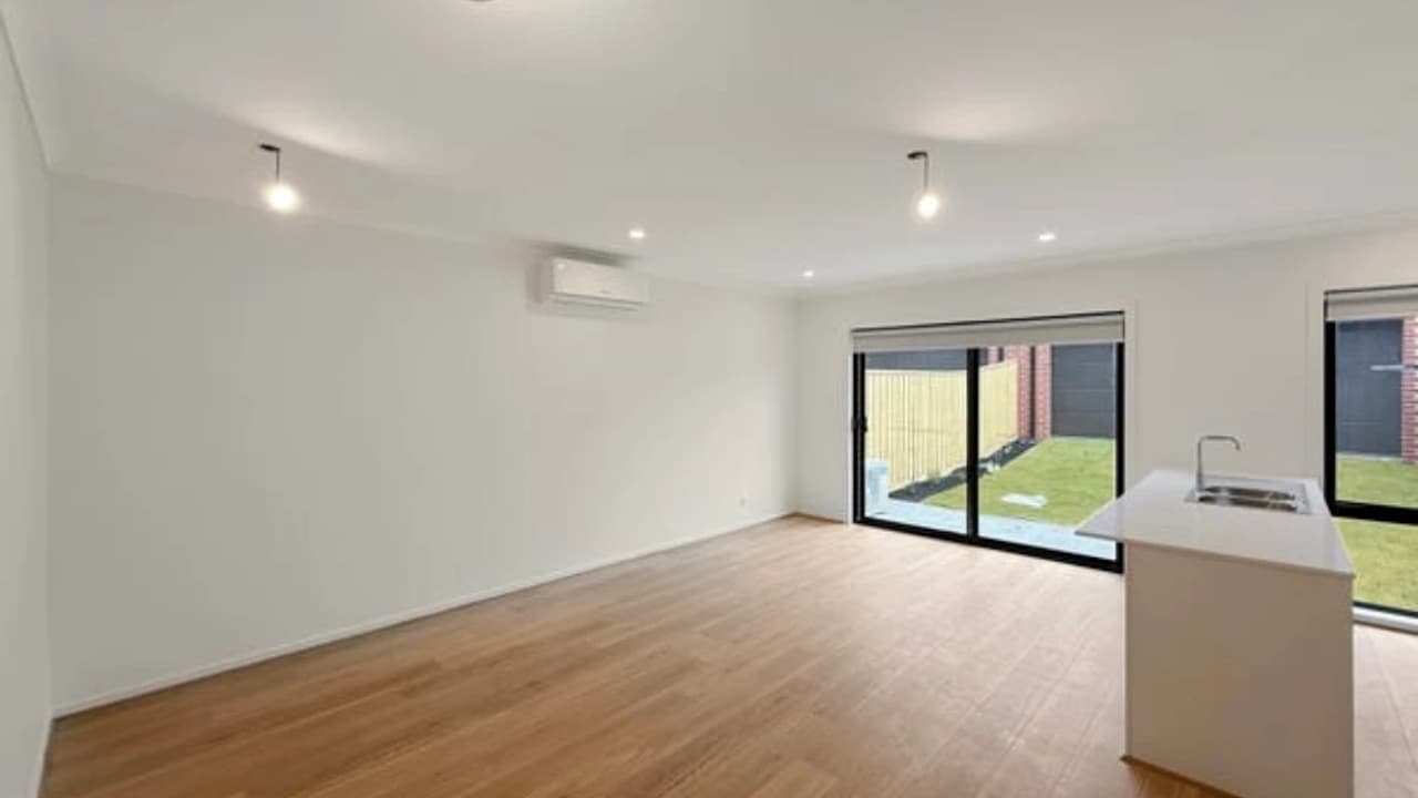 Unfurnished room with own bathroom