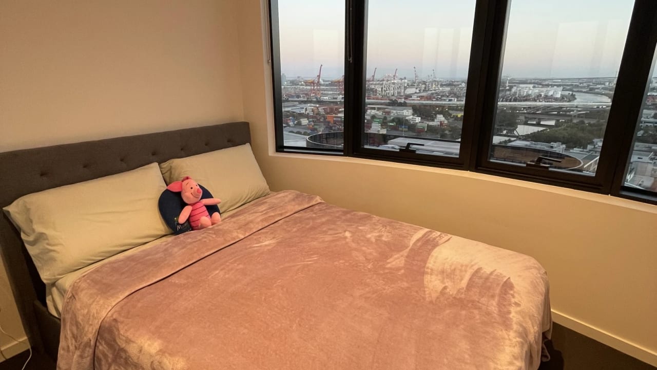 Furnished room in a flatshare
